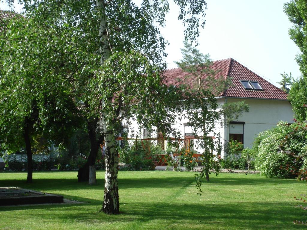 Gallery image of Róza Hotel és Apartmanház in Esztergom