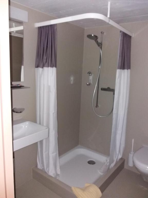 Koupelna v ubytování Hotel Garni Frohsinn