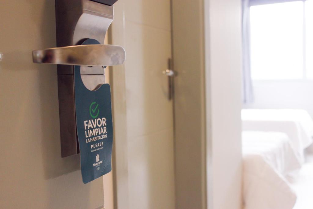 Postel nebo postele na pokoji v ubytování Nova Hotel