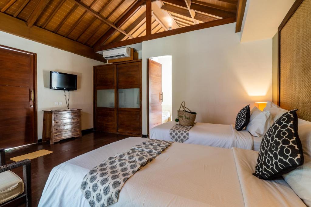 Postel nebo postele na pokoji v ubytování The Akasha Seminyak Bali Luxury Villas