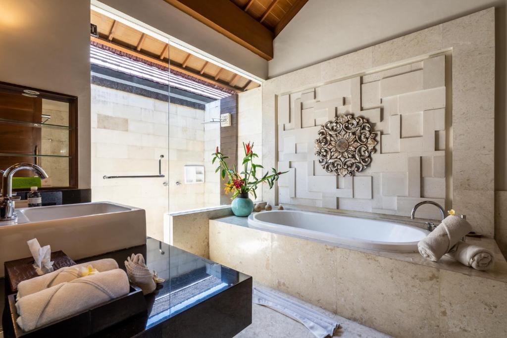 Koupelna v ubytování The Akasha Seminyak Bali Luxury Villas