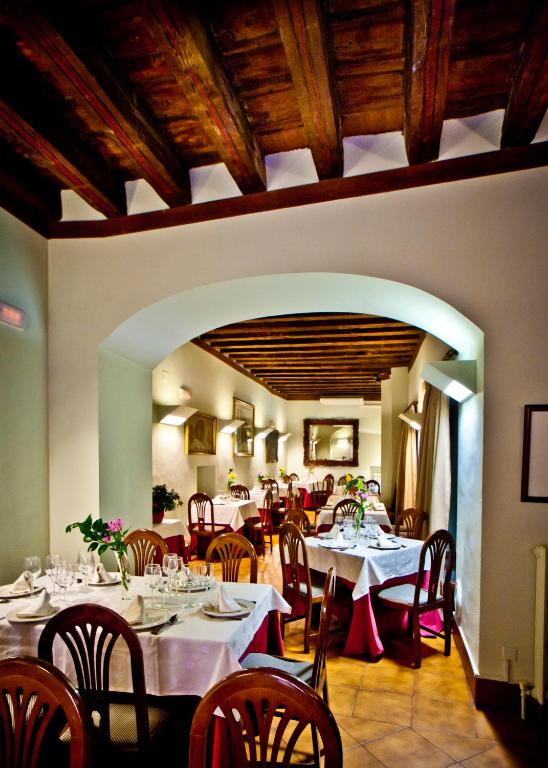 Restaurace v ubytování Hotel Condes de Castilla
