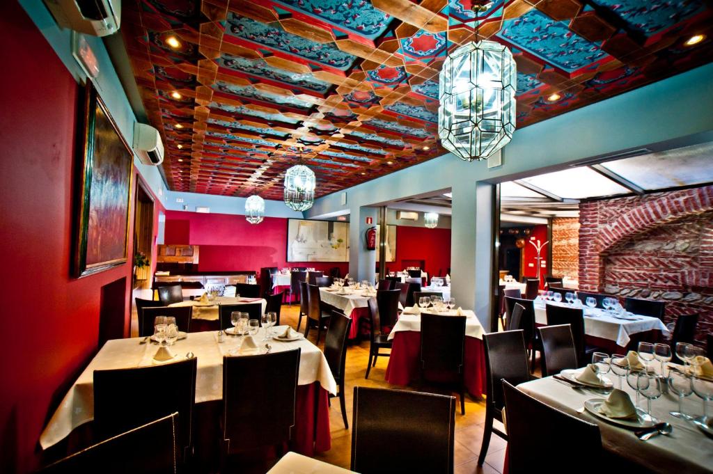Restaurace v ubytování Hotel Condes de Castilla