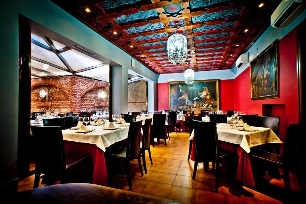 Restaurace v ubytování Hotel Condes de Castilla