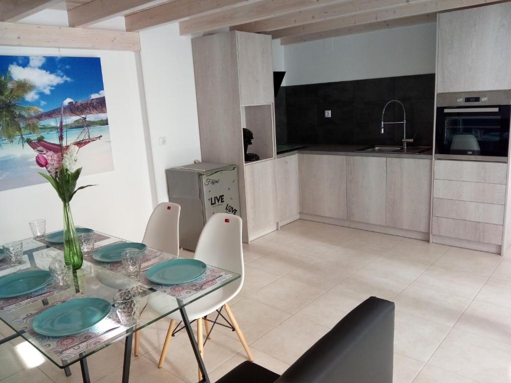 Kuchyňa alebo kuchynka v ubytovaní Vonitsa Loft Apartment 1