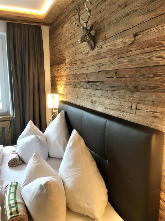 Postel nebo postele na pokoji v ubytování Almhof Kitzlodge - Alpine Lifestyle Hotel