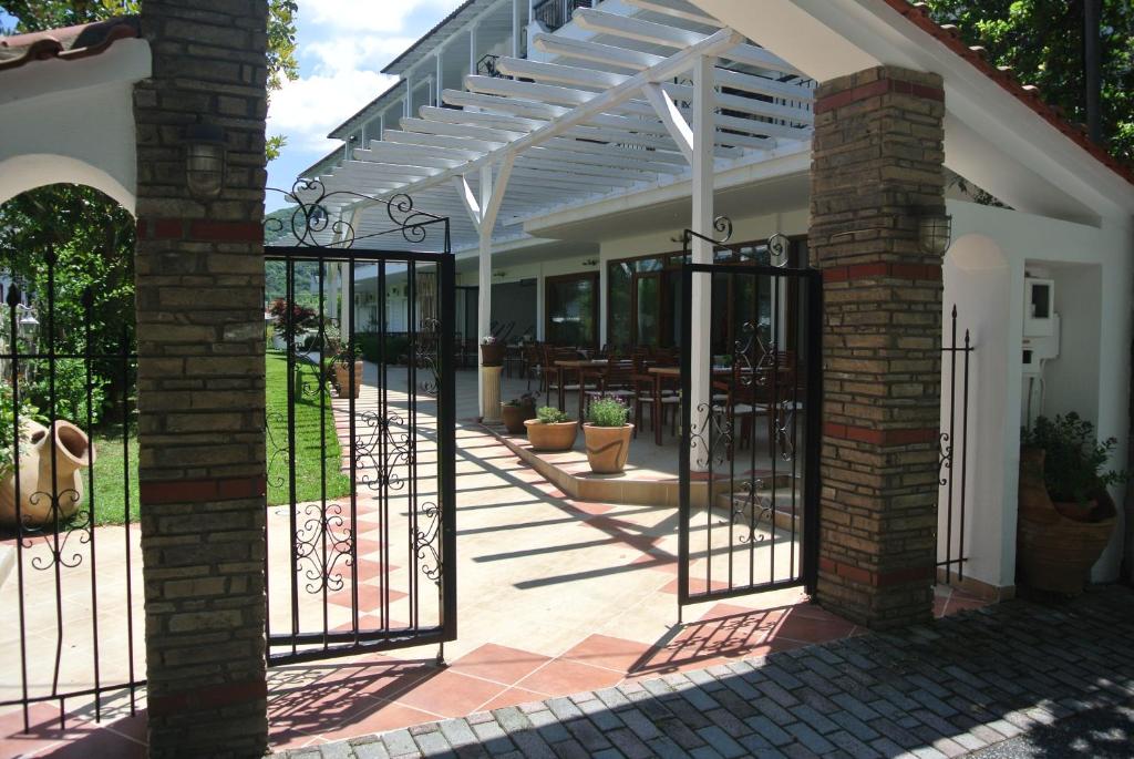 Milies Apartments - 13