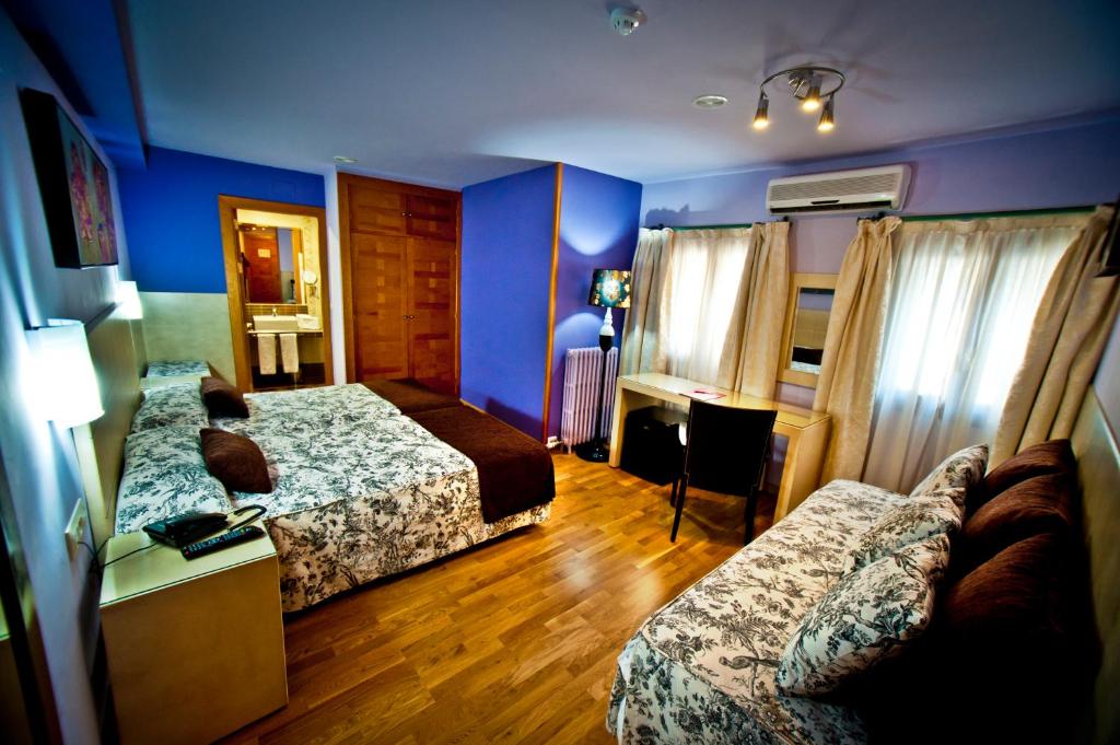 Postel nebo postele na pokoji v ubytování Hotel Condes de Castilla
