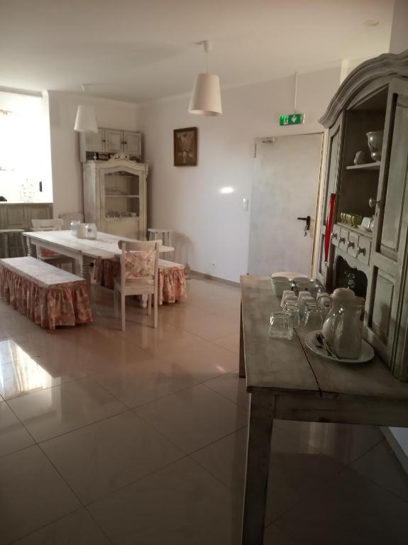 Kuchyňa alebo kuchynka v ubytovaní B&B Źródlana 46