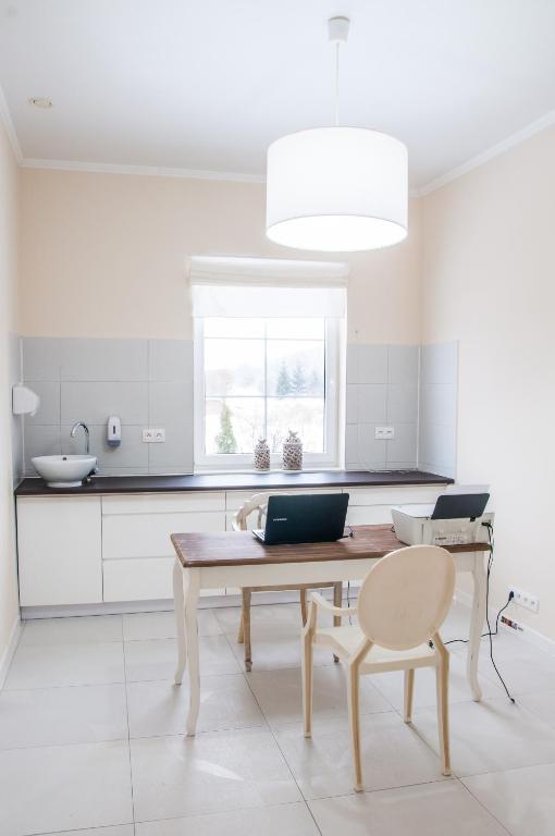 Kuchyňa alebo kuchynka v ubytovaní B&B Źródlana 46