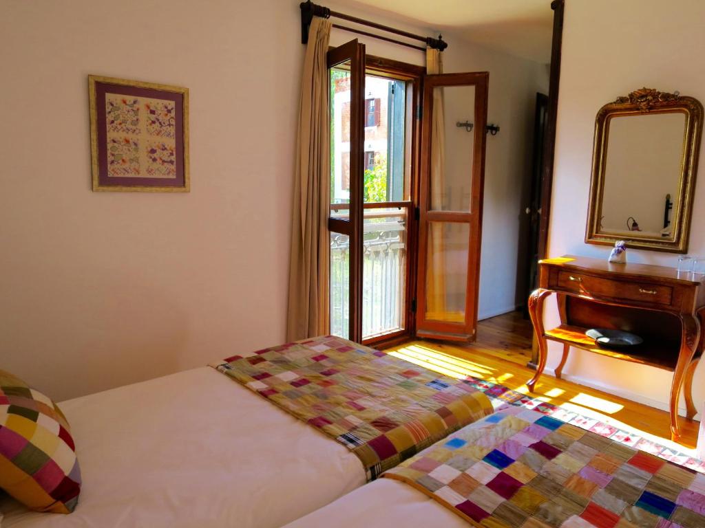 A bed or beds in a room at Hotel Kalehan