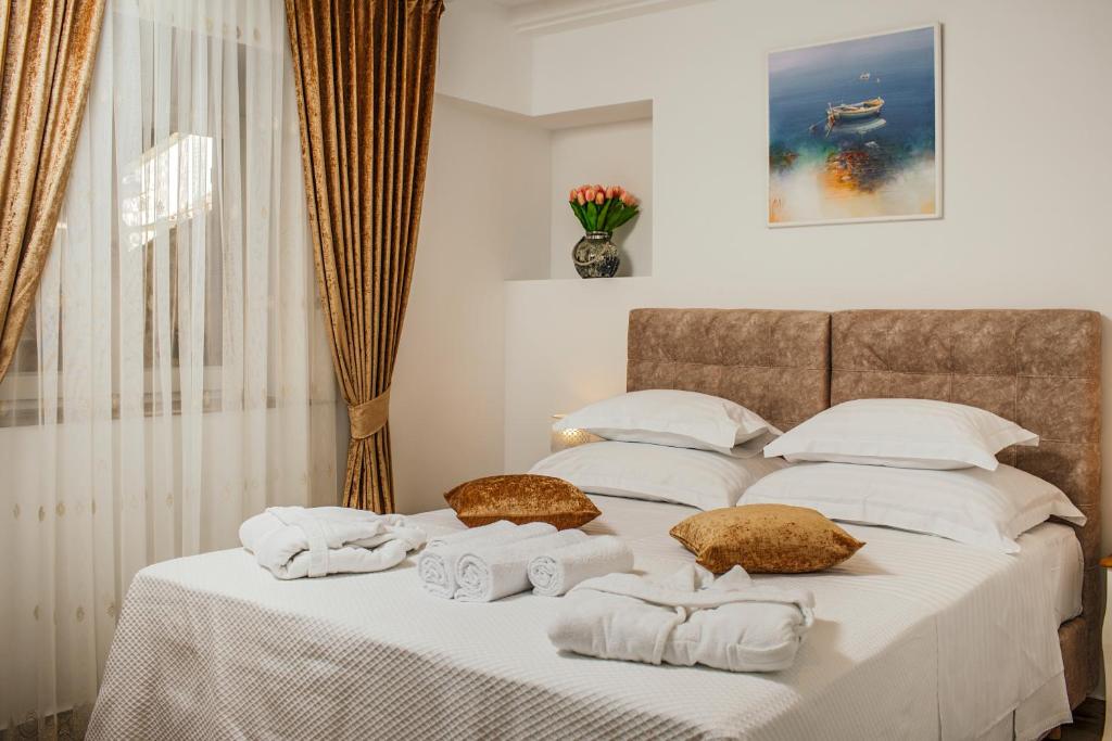 Postel nebo postele na pokoji v ubytování Heritage Hotel Dea Hvar