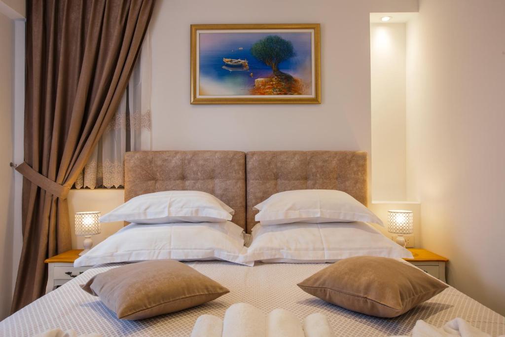Postel nebo postele na pokoji v ubytování Heritage Hotel Dea Hvar