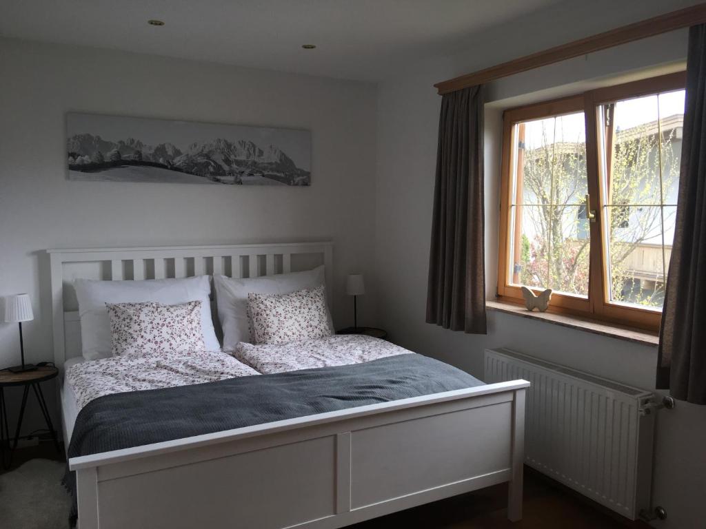 Postel nebo postele na pokoji v ubytování Apartment Hahnenkammblick