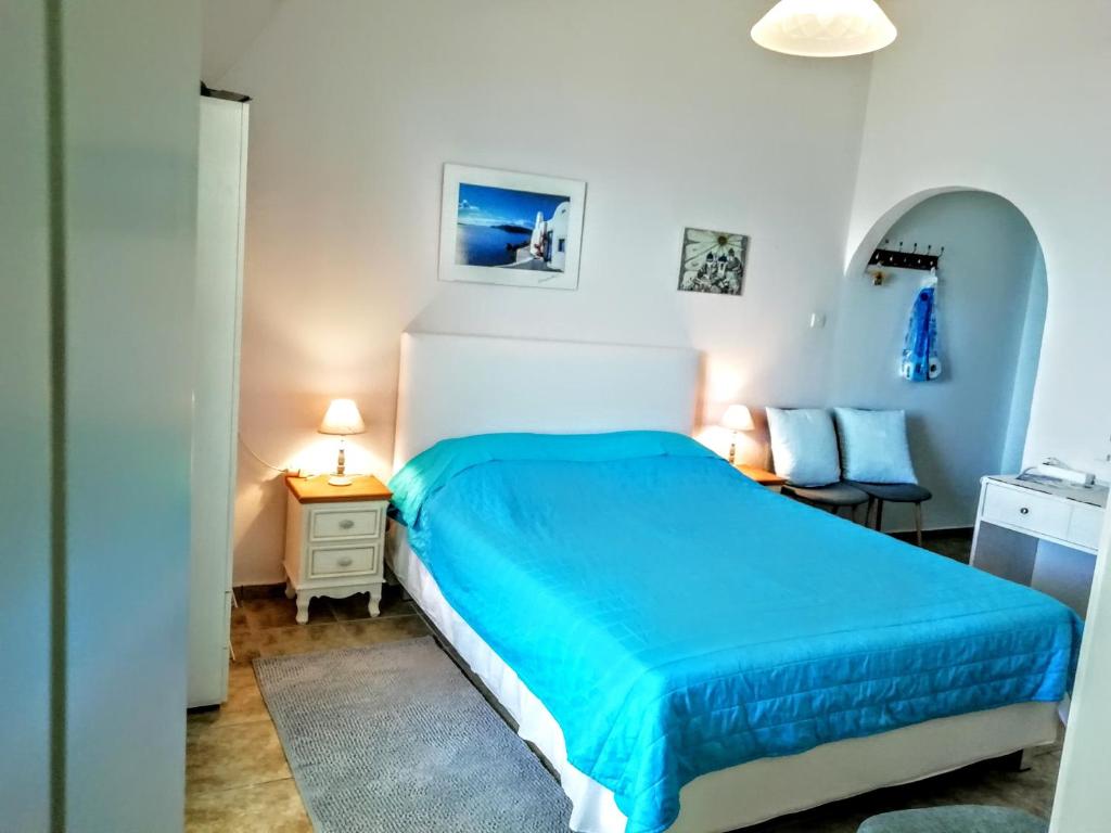 Postel nebo postele na pokoji v ubytování Logaras Seaview Apartment