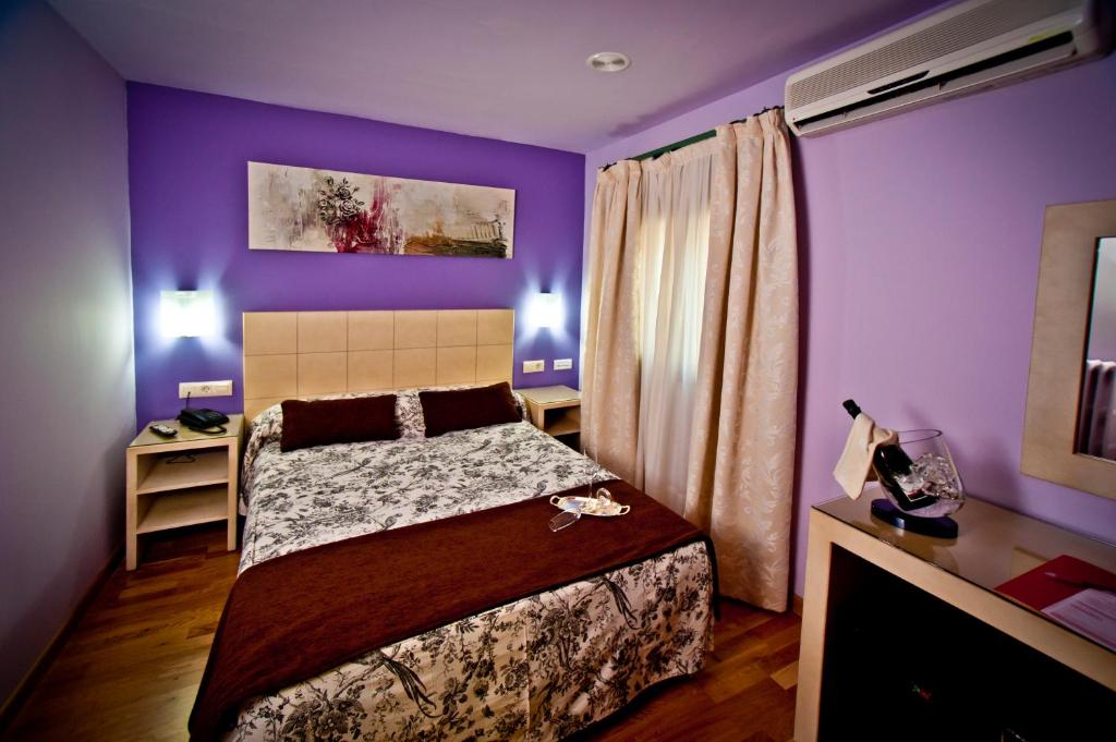 Postel nebo postele na pokoji v ubytování Hotel Condes de Castilla