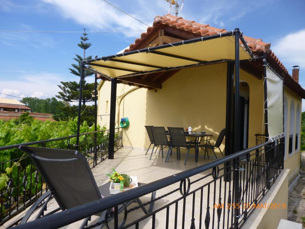 A balcony or terrace at Bungalows Niki