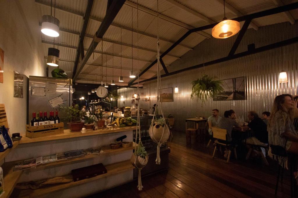 Restaurace v ubytování OutBox Inn