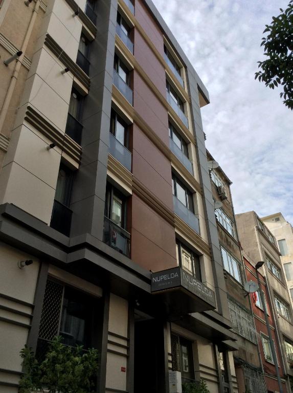 Nupelda Residence Hotel في إسطنبول: عمارة سكنية في مدينة لندن
