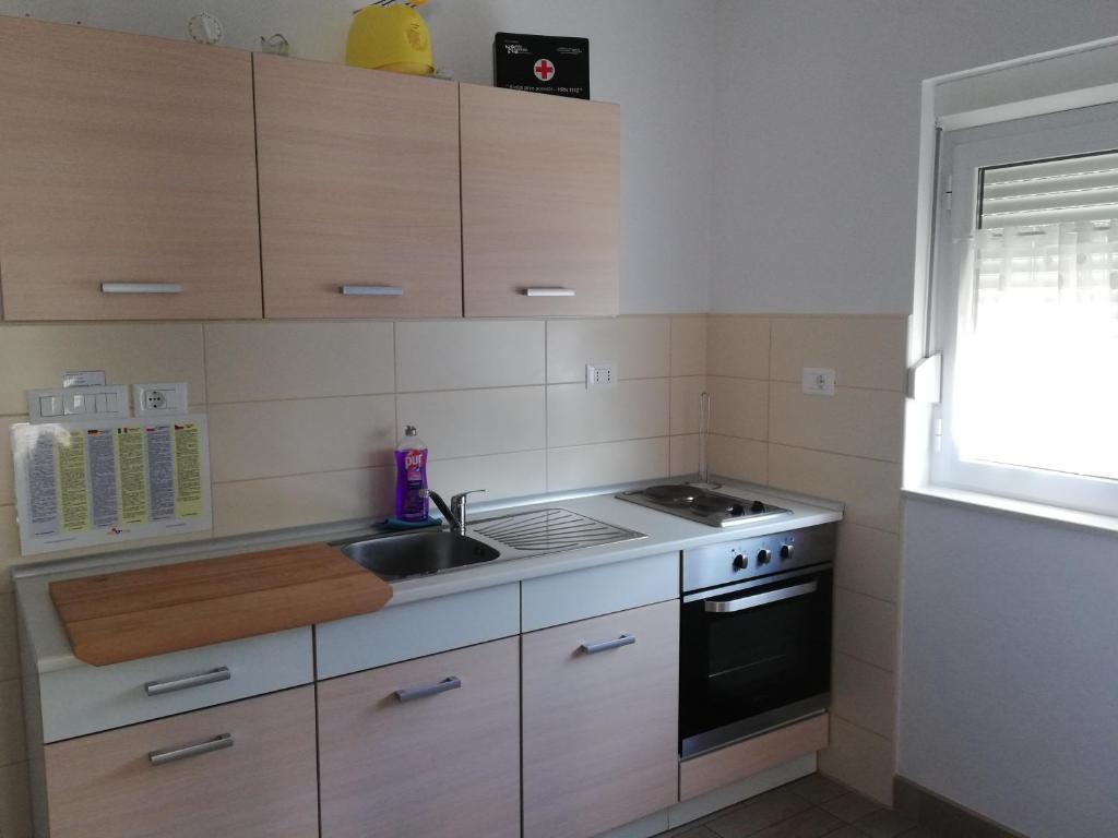 Kuchyň nebo kuchyňský kout v ubytování Apartment Dario