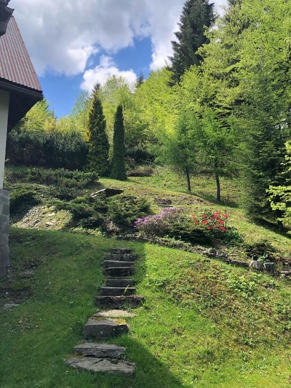 Vonkajšia záhrada v ubytovaní Mountain Cottage Lubomierz