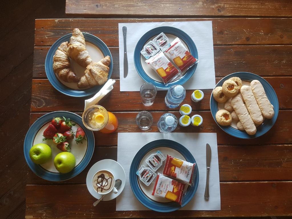 Jedzenie w pensjonacie lub w pobliżu