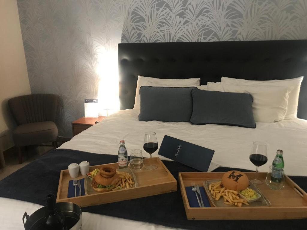 Postel nebo postele na pokoji v ubytování The Duke Boutique Hotel