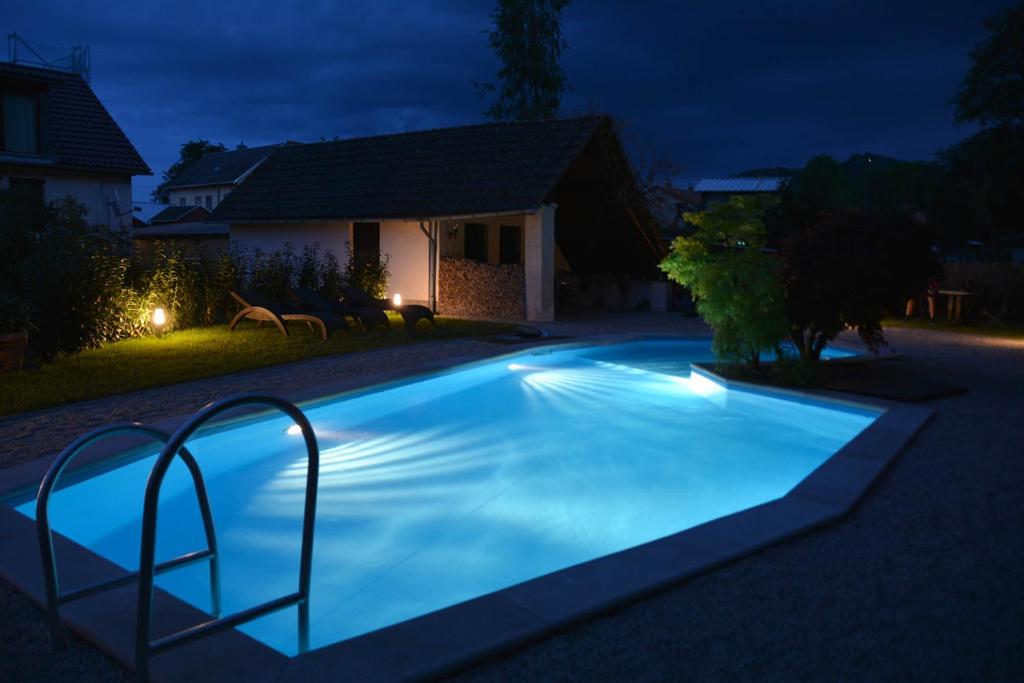 Bazén v ubytování Ferienwohnung Elbe nebo v jeho okolí