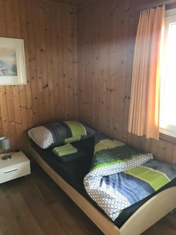Postel nebo postele na pokoji v ubytování Chalet Casa Cresta - Top of Lenzerheide - bis 8 Personen