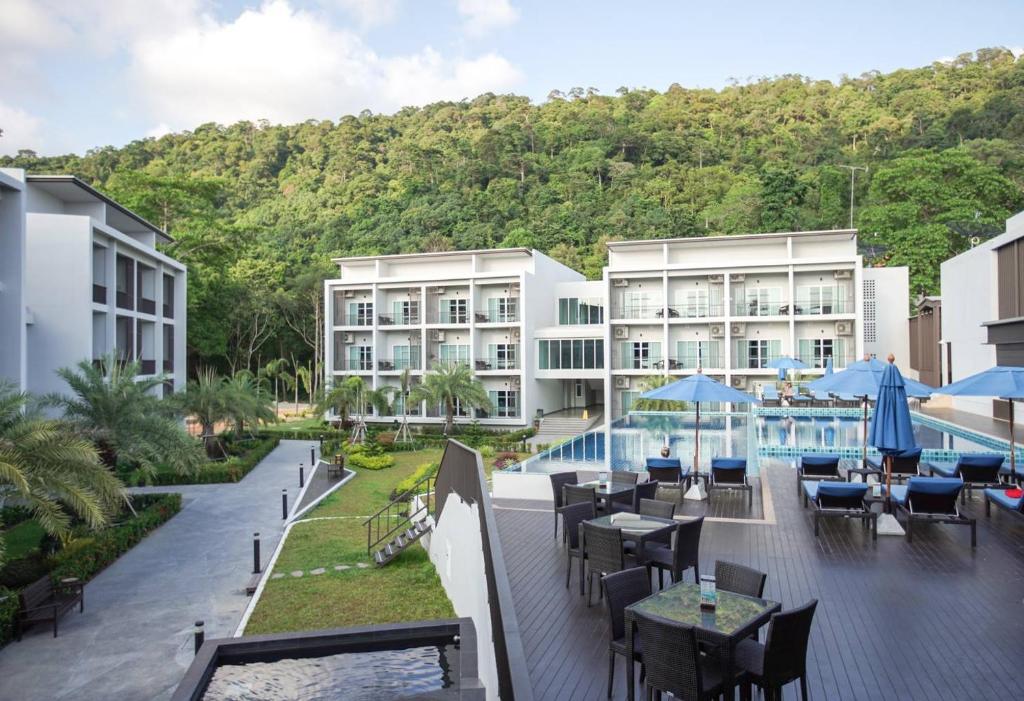 Nespecifikovaný výhled na hory nebo výhled na hory při pohledu z hotelu