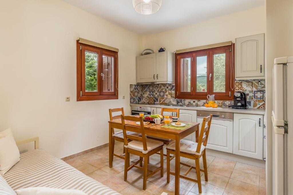 Kuchyň nebo kuchyňský kout v ubytování Olive Grove Apartment