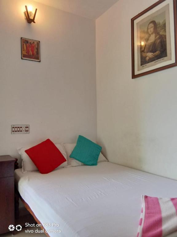 Postel nebo postele na pokoji v ubytování Taj Mahal Hotel
