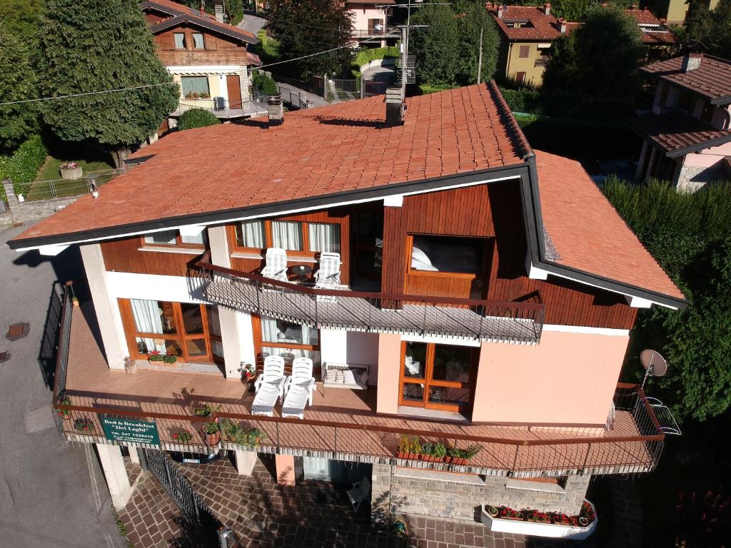 an overhead view of a house with a roof at B&B dei Laghi in Magreglio