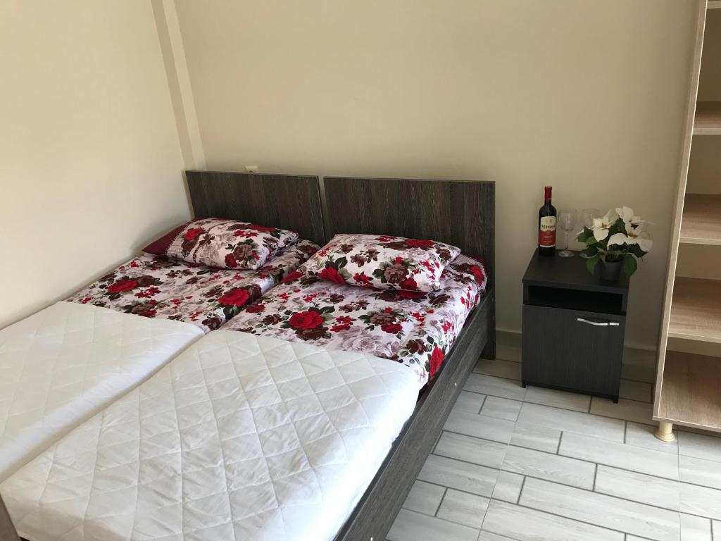 Postel nebo postele na pokoji v ubytování Kobuleti Guest House chexov 24