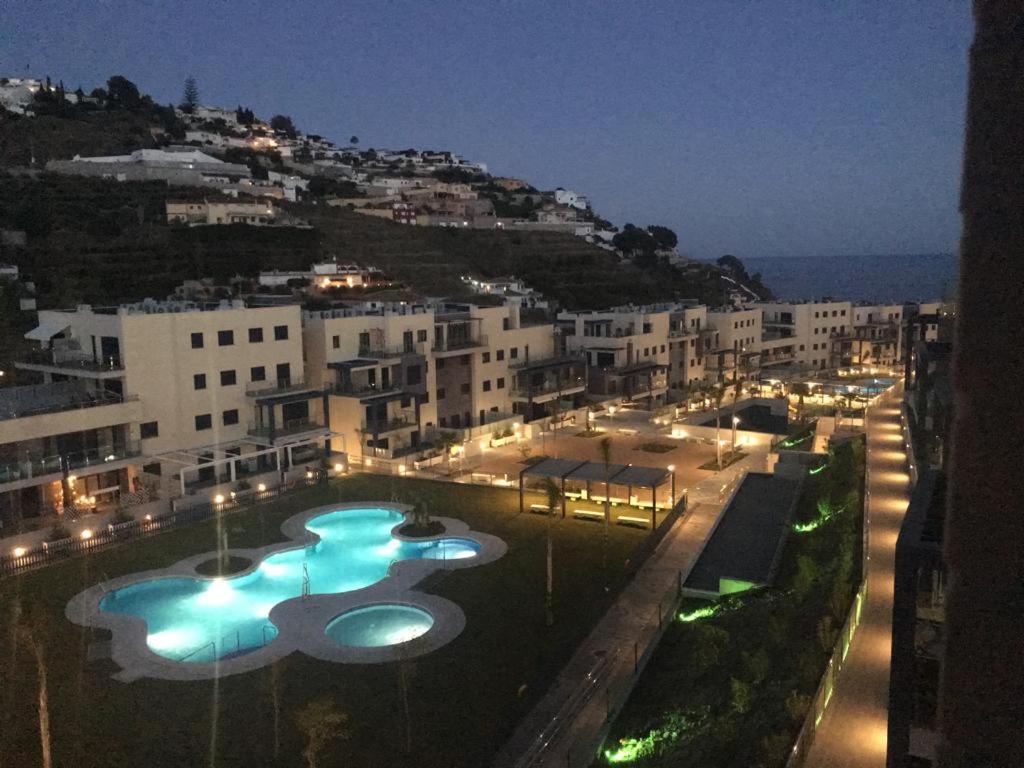 Bazén v ubytovaní RESIDENCIAL PLAYA CABRIA alebo v jeho blízkosti