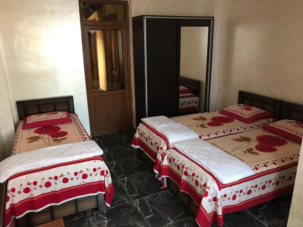 Postel nebo postele na pokoji v ubytování Kobuleti Guest House chexov 24