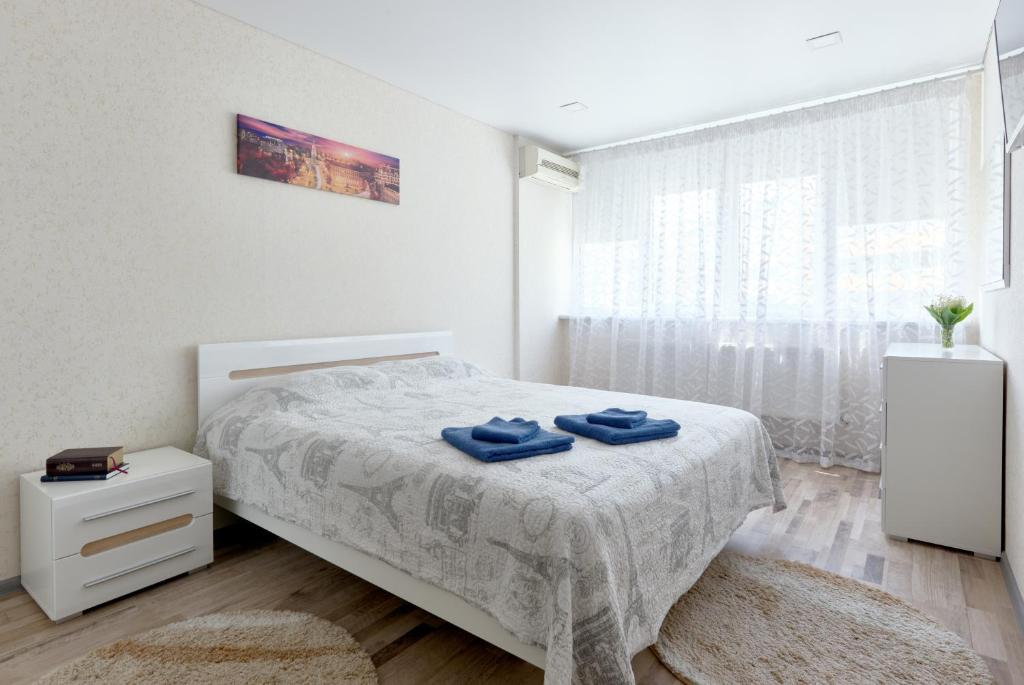 a bedroom with a bed with blue towels on it at 088 квартира ЖК Щасливий , укриття в комплексі in Kyiv