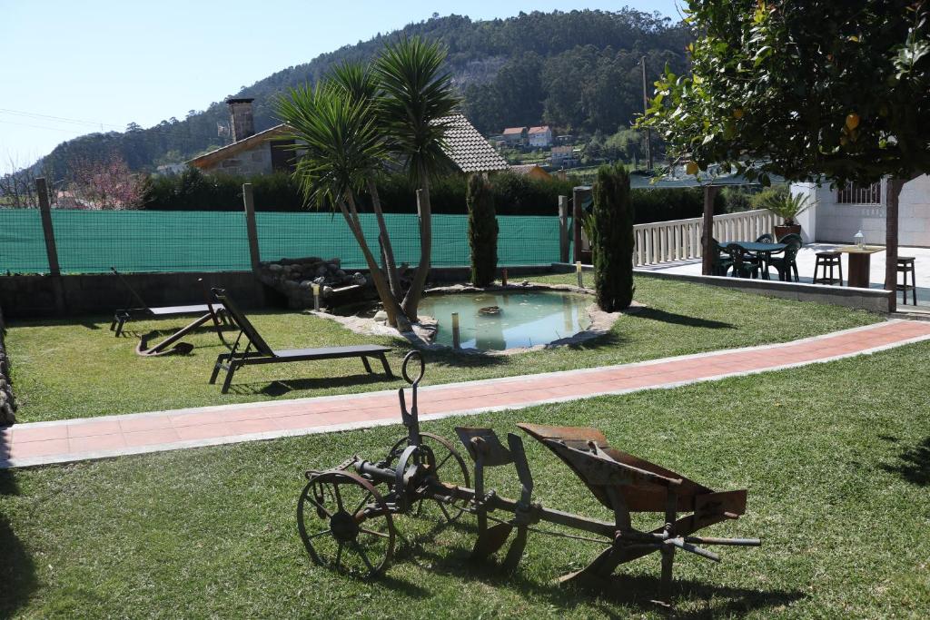a statue of a bike sitting in the grass at Descanso Natural Bueu in Bueu