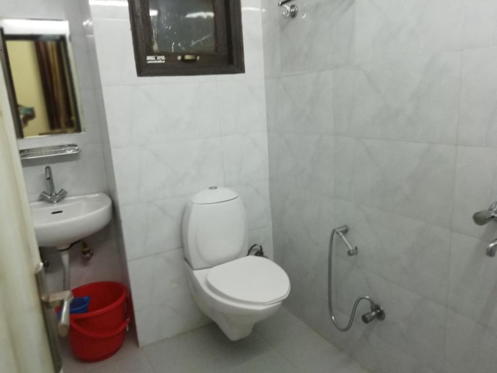 Koupelna v ubytování The Raveesh E24 - 2BHK Serviced Apartment