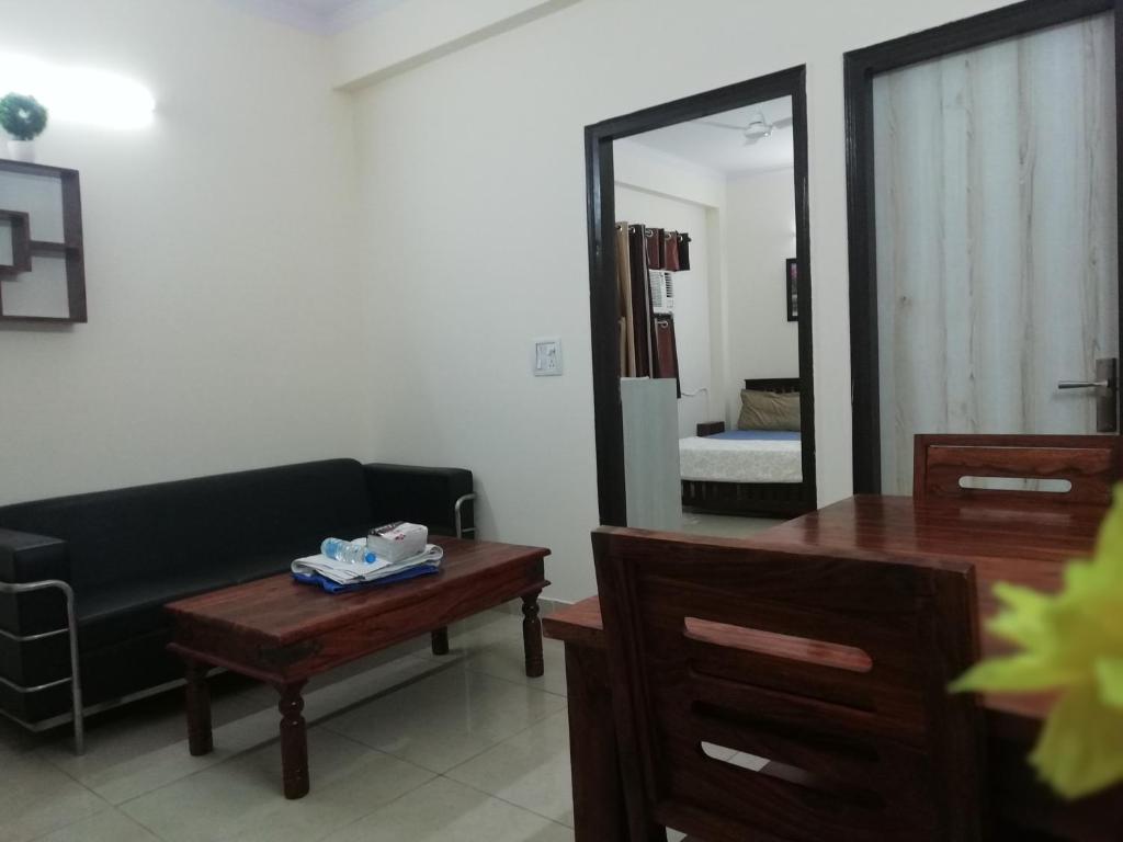 Posezení v ubytování The Raveesh E24 - 2BHK Serviced Apartment