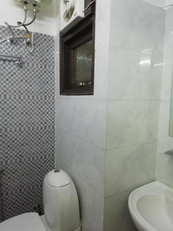 Koupelna v ubytování The Raveesh E24 - 2BHK Serviced Apartment