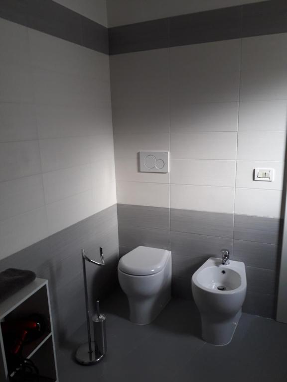 A bathroom at b&b nonna silvia