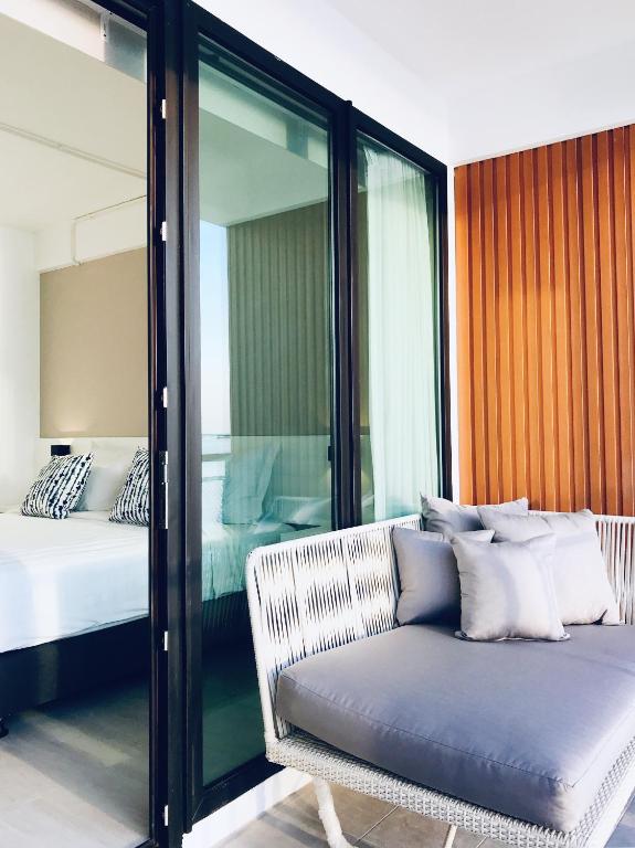 Postel nebo postele na pokoji v ubytování Blue Tao Beach Hotel - SHA Plus