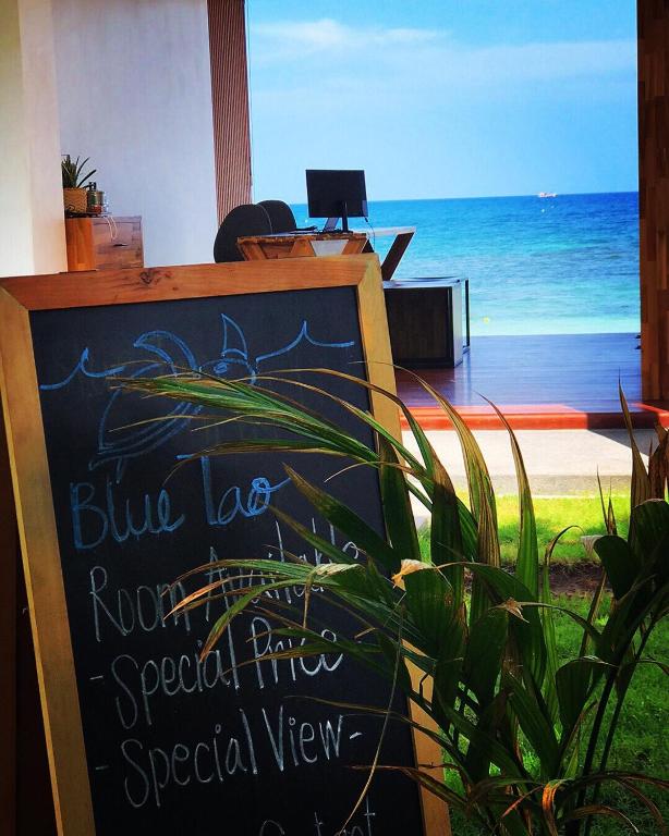 TV a/nebo společenská místnost v ubytování Blue Tao Beach Hotel - SHA Plus