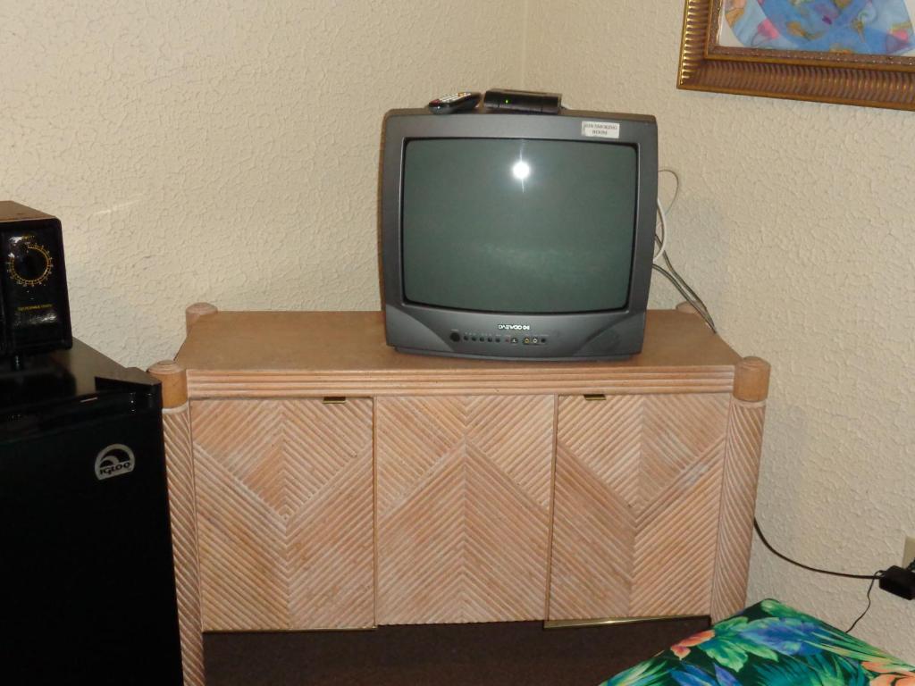 TV a/nebo společenská místnost v ubytování Fountain Motel