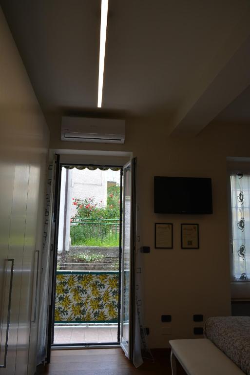 Televízia a/alebo spoločenská miestnosť v ubytovaní ilGirasole b&b