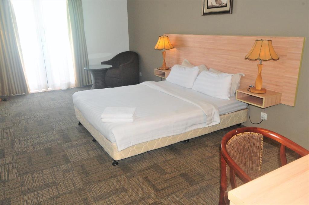 Postel nebo postele na pokoji v ubytování Prima Hotel Melaka