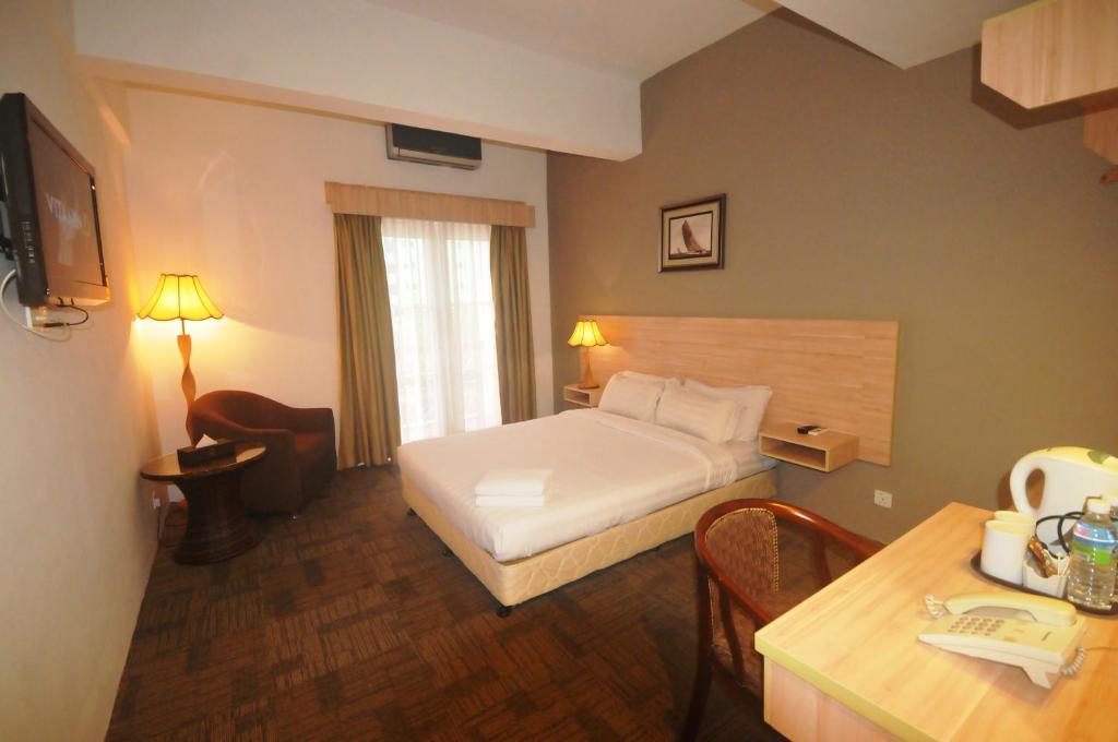 Postel nebo postele na pokoji v ubytování Prima Hotel Melaka