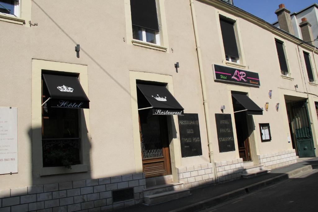 a store with black awnings on the side of a building at Logis Hôtels Restaurant Les 3 Rois in Issoudun