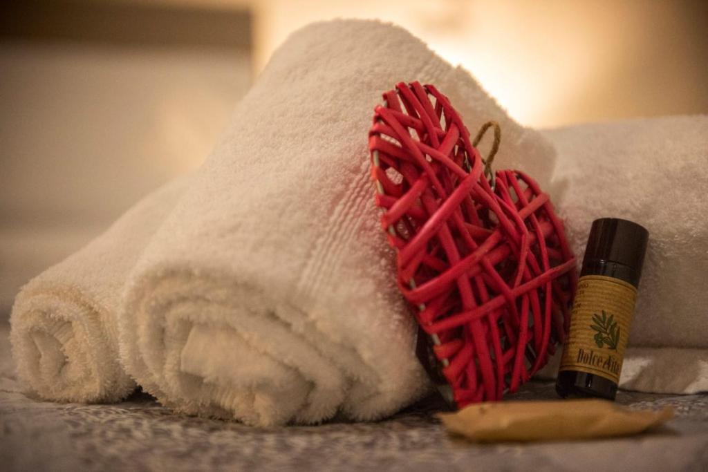 a towel with a red ball of yarn and a brush at Borgo di Mezzo in Castelnuovo dellʼAbate